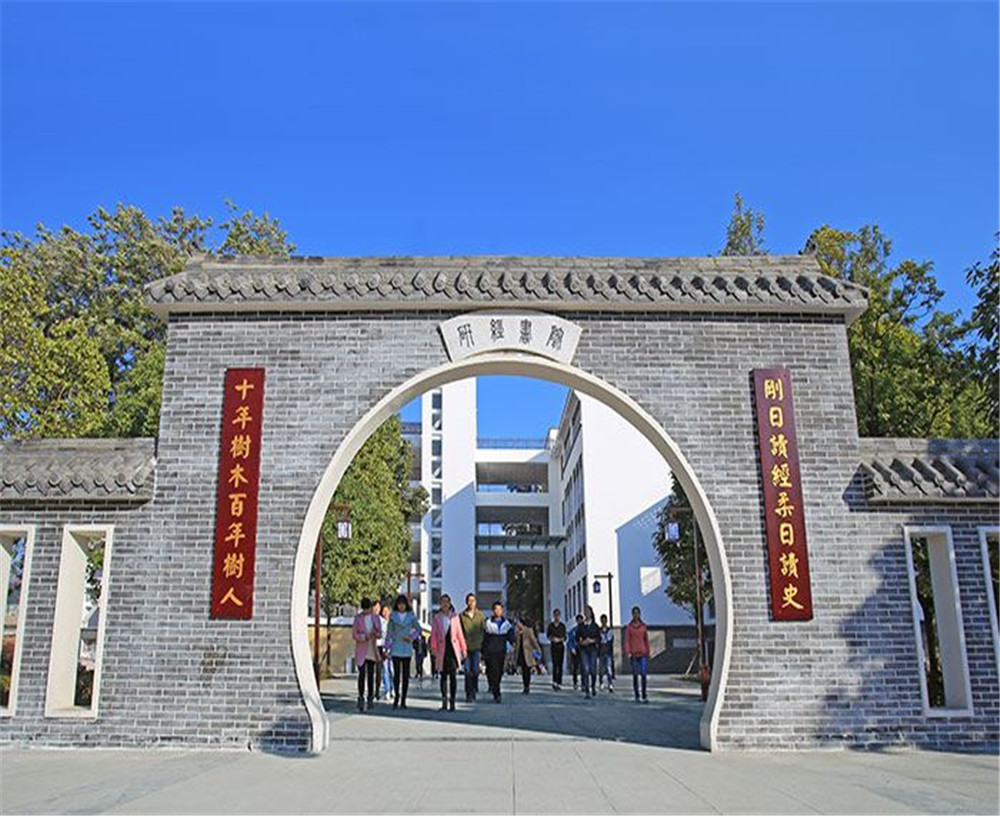 西昌市第二中學2020年的收費標準是多少？