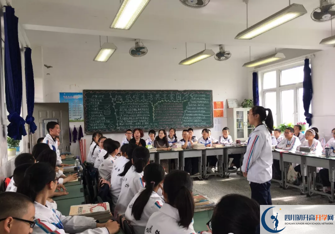 2020蜀城中學(xué)初升高的學(xué)費(fèi)是多少？