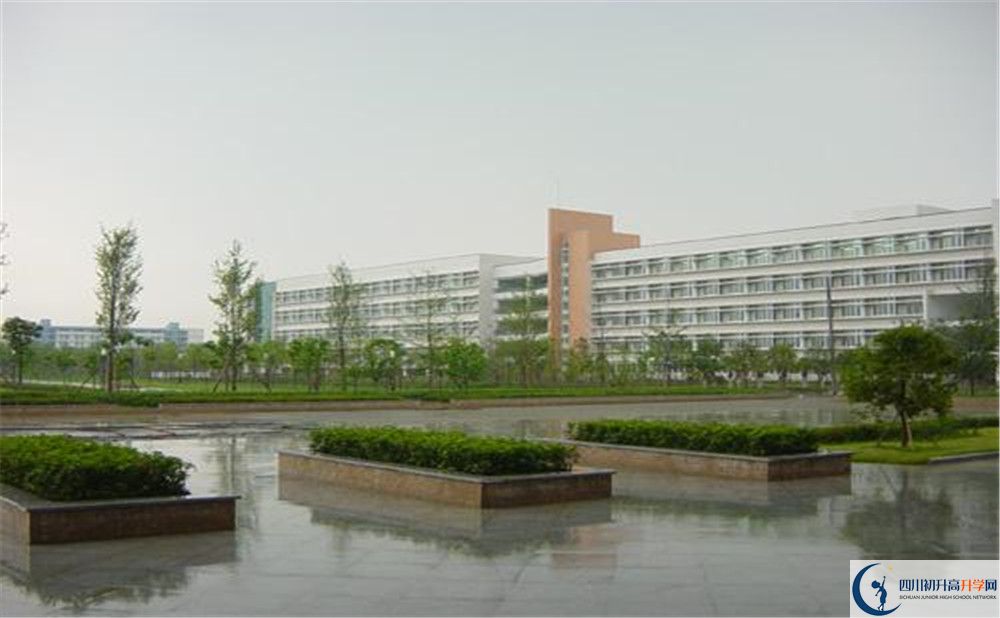 西南交通大學(xué)附屬中學(xué)的分?jǐn)?shù)線是多少？