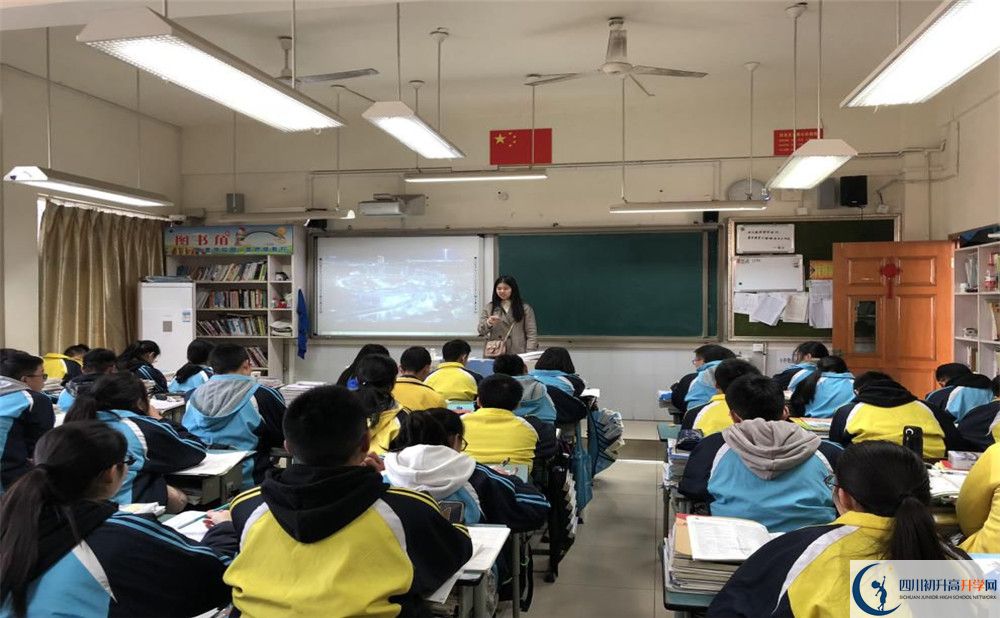 蜀城中學(xué)高一多久放一次假？