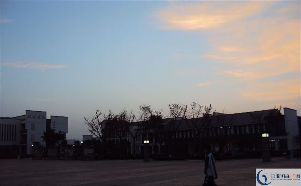 石室白馬中學(xué)高中平行班怎么樣？