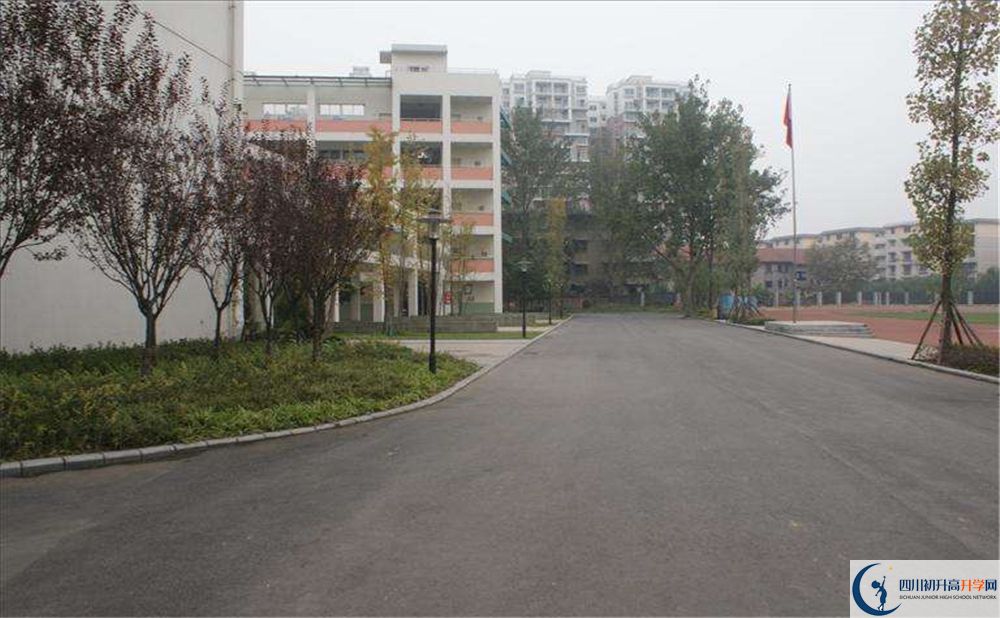 四川師范大學附屬中學實驗班學費貴嗎？