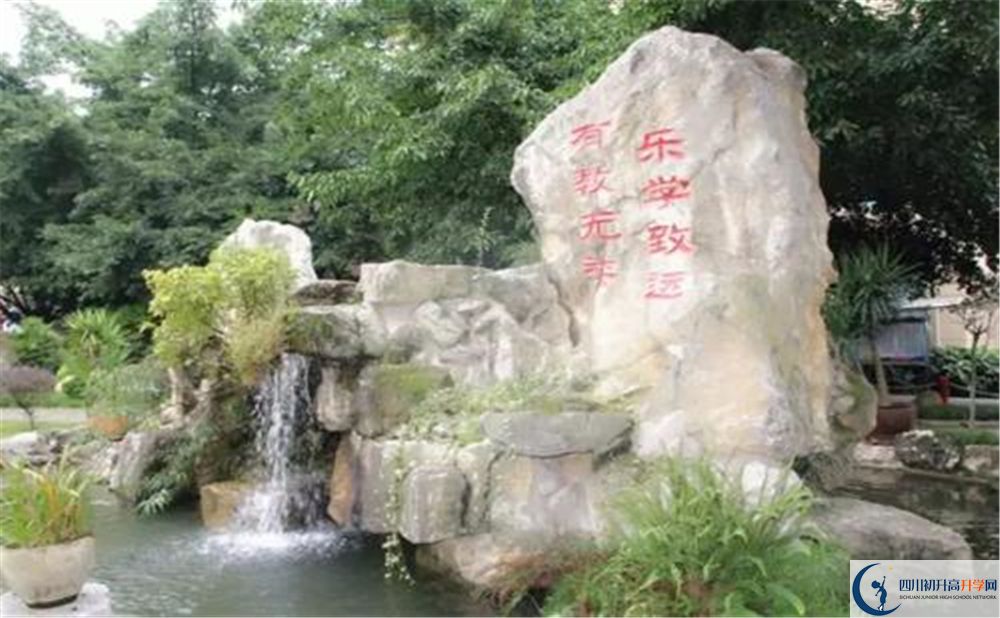 武侯高級中學在校學生總人數是多少？
