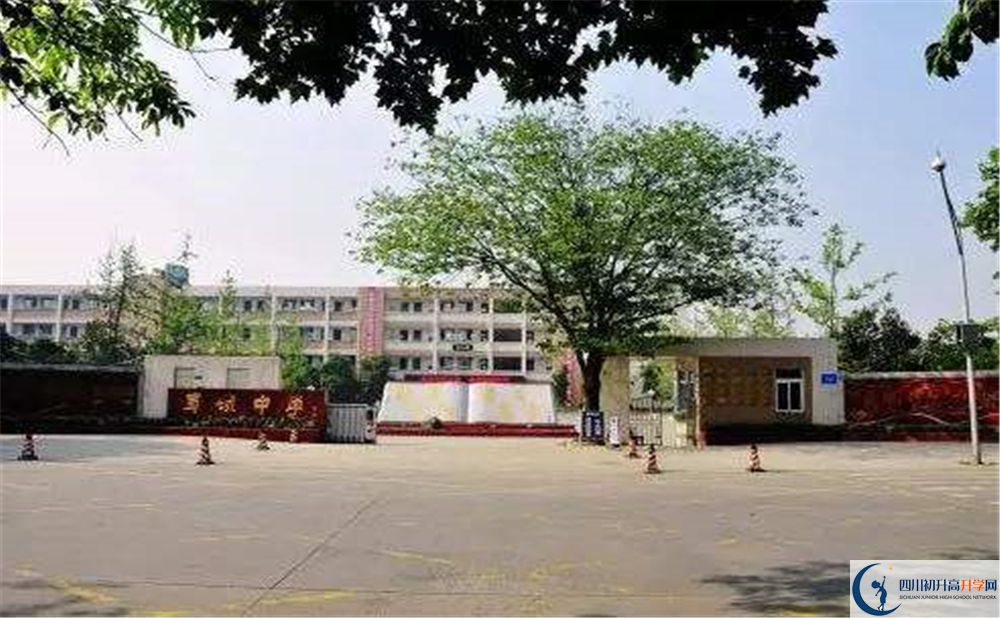 蜀城中學補課嗎？