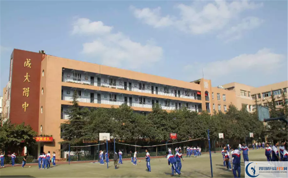 成都大學(xué)附屬中學(xué)軍訓(xùn)多久？